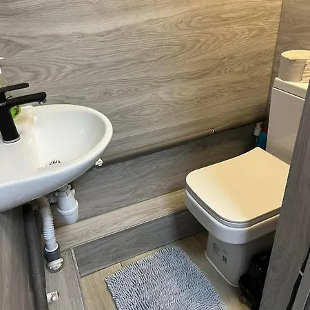 Bulevard Stefan Cel Mare 64-11 * Chişinǎu
